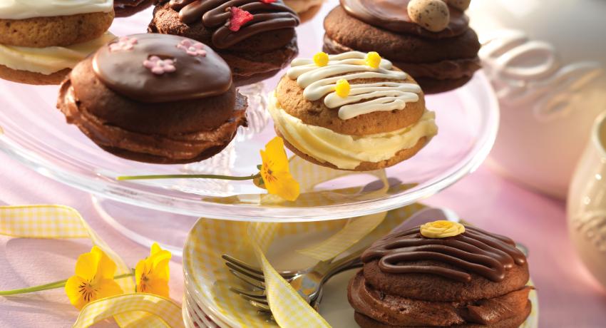 Easter Whoopie Cakes