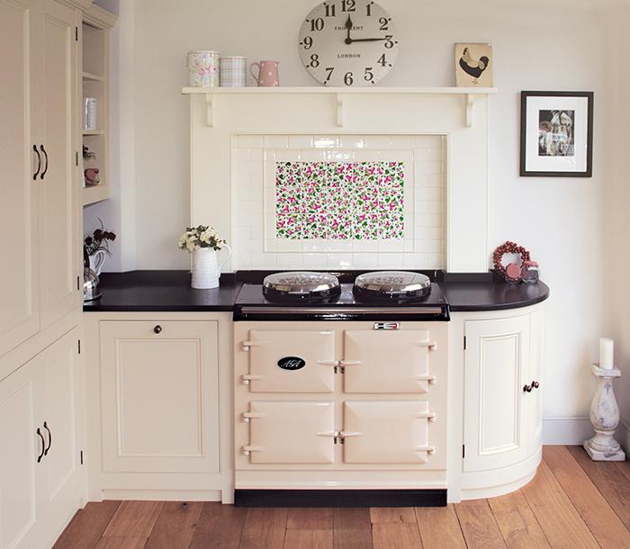 Traditional AGA R5 Series cooker in cream 