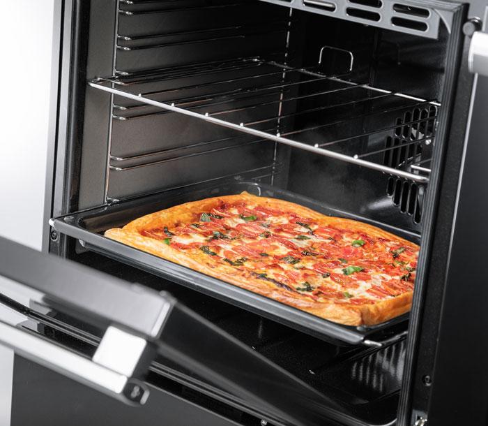 Falcon Professional+ FX 100 Deluxe oven tray with pizza